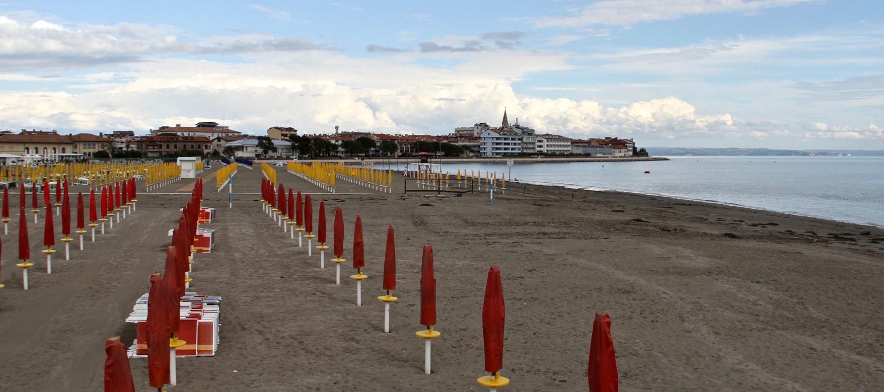 Immagine per Balneari, sentenza Ue contro rinnovi: tanti dubbi per le spiagge di Grado